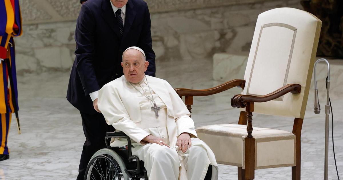 El Papa Francisco sigue con la inflamación pulmonar pero no tiene fiebre