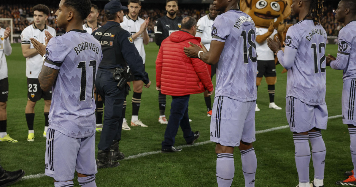 Conmovedor Homenaje De Mestalla A Las V Ctimas Del Incendio De Valencia