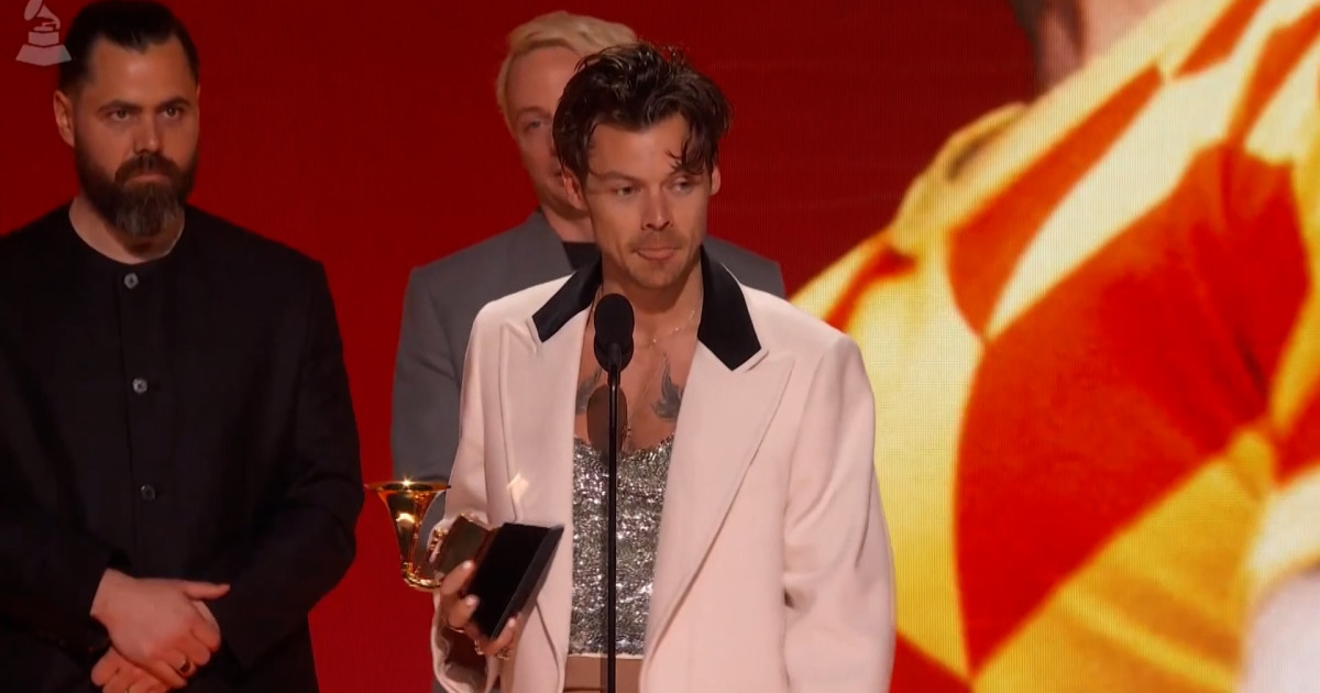 Así recibió Harry Styles el Grammy al álbum del año