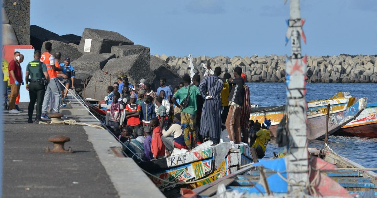 Llegan A Canarias 240 Inmigrantes En Cuatro Embarcaciones Tres De Ellas A El Hierro Durante La 0100