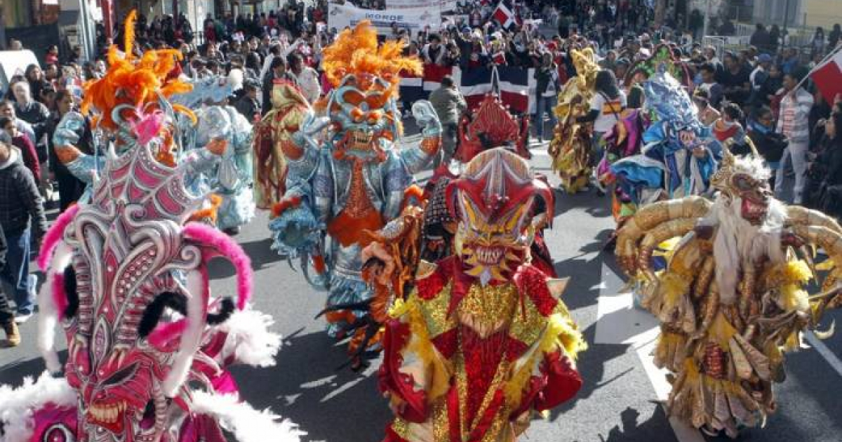 Madrid festival. Испания карнавал Барселона. Карнавал Испании Фиеста. Карнавал в Испании Мадрид. Маскарад в Испании.