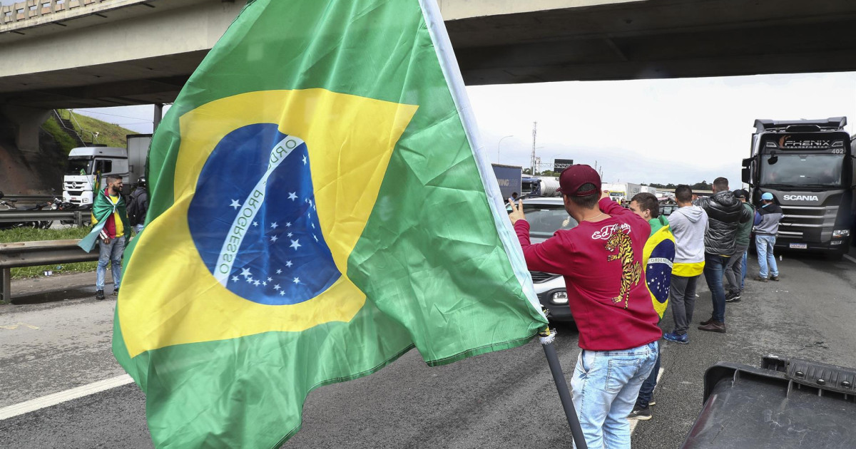 Elecciones En Brasil: Los Camioneros Partidarios De Bolsonaro Cortan ...