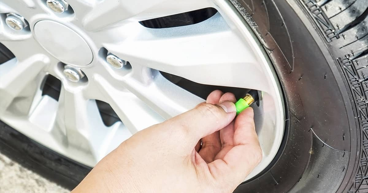 CONDUCCIÓN  ¿Por qué algunas ruedas de coche tienen los tapones verdes?