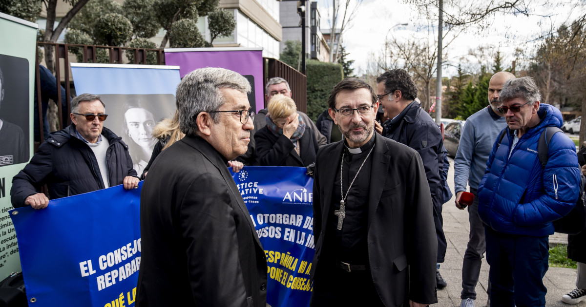 Luis Argüello y José Cobo se reúnen con víctimas de abusos en la sede de  los obispos